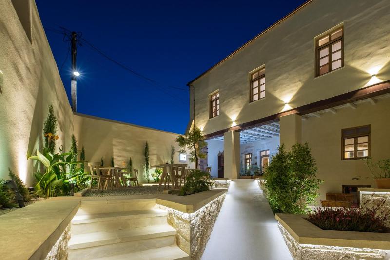 Aelios Design Hotel - image 1