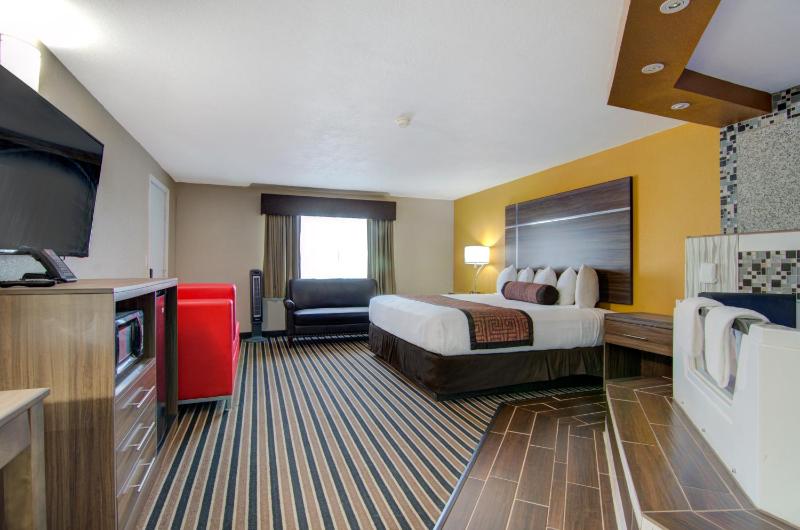 Deluxe King Suite image 3