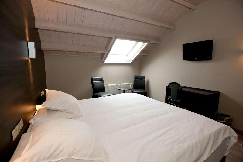 King Room image 3