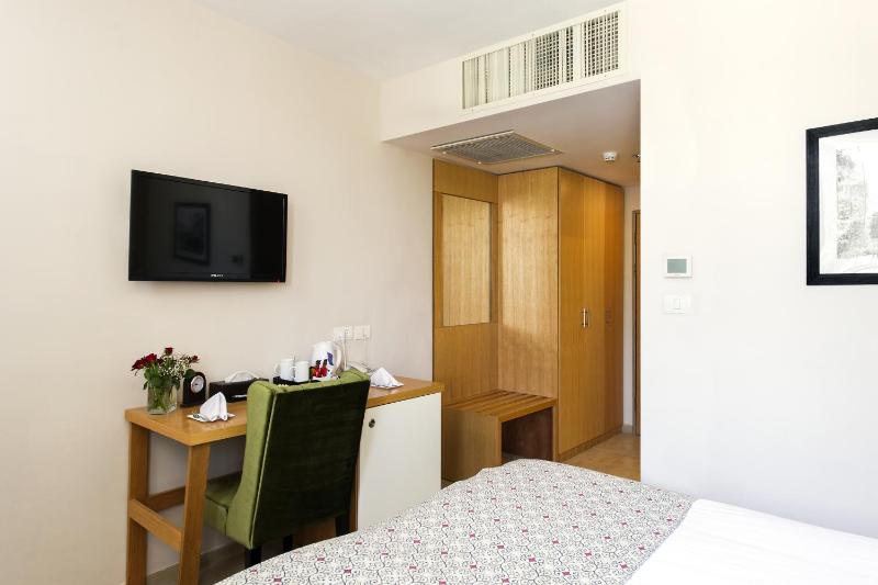 Economy Twin Room image 2