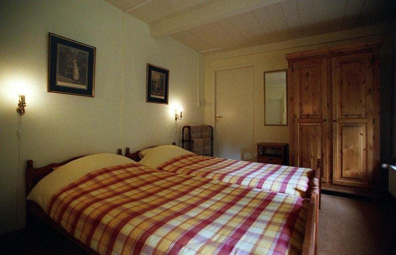 Twin Room image 2