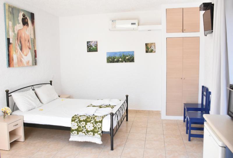 Studio with Sea View (2 Adults + 1 Child) image 3