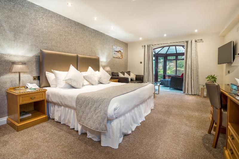 Suite with Garden View image 1