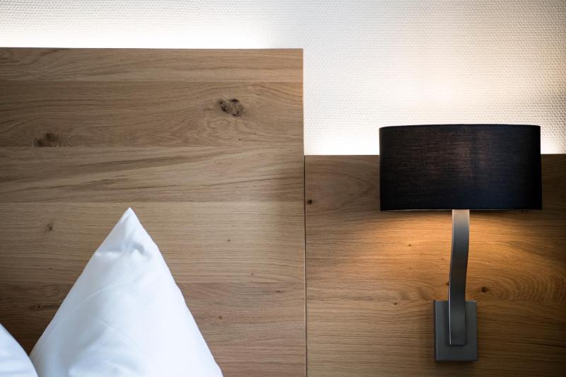 Deluxe Double Room with Extra Bed image 4
