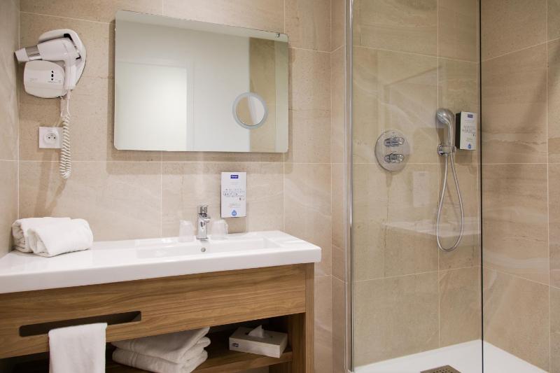 Double Room image 4