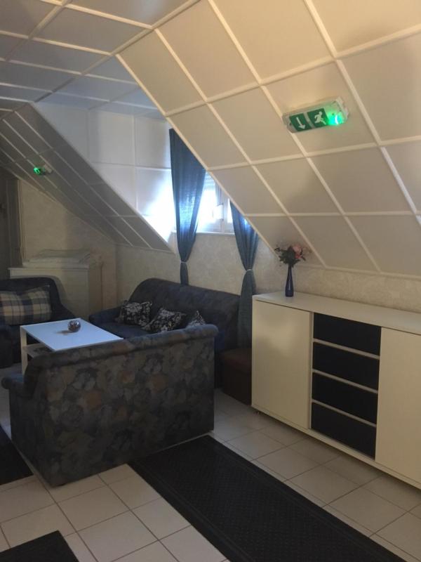 Single Room with Bath image 1