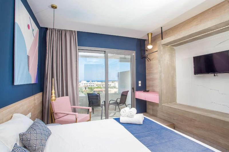 Deluxe Double Room with Garden View image 1