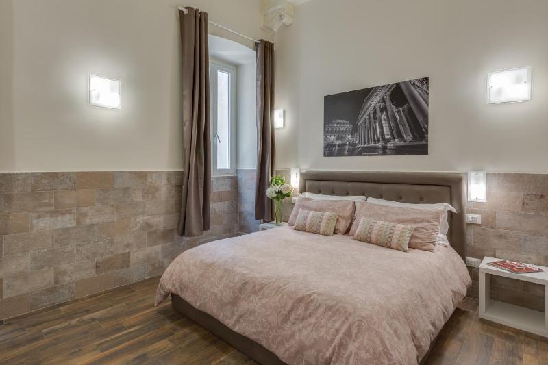 Deluxe Triple Room image 3