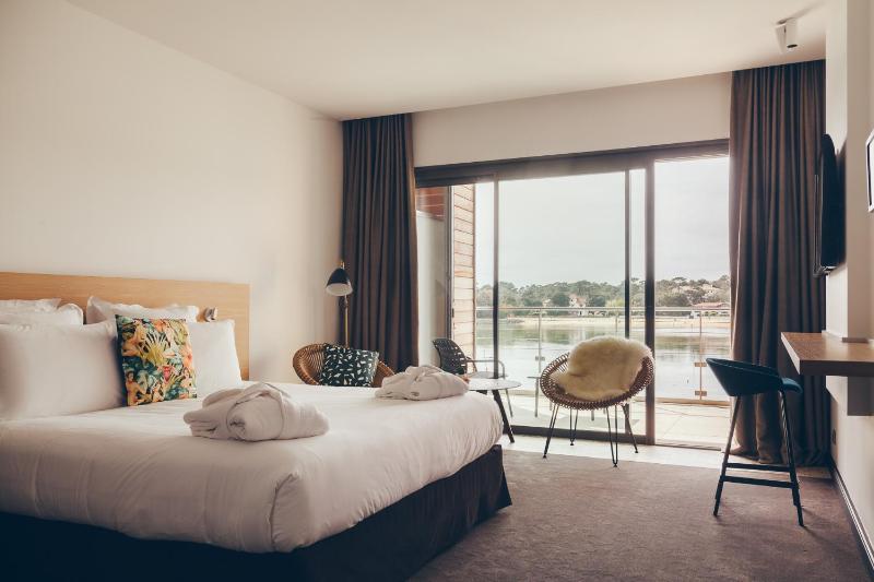Superior Suite with Lake View- Tribu (Two Adjacent Rooms) image 1