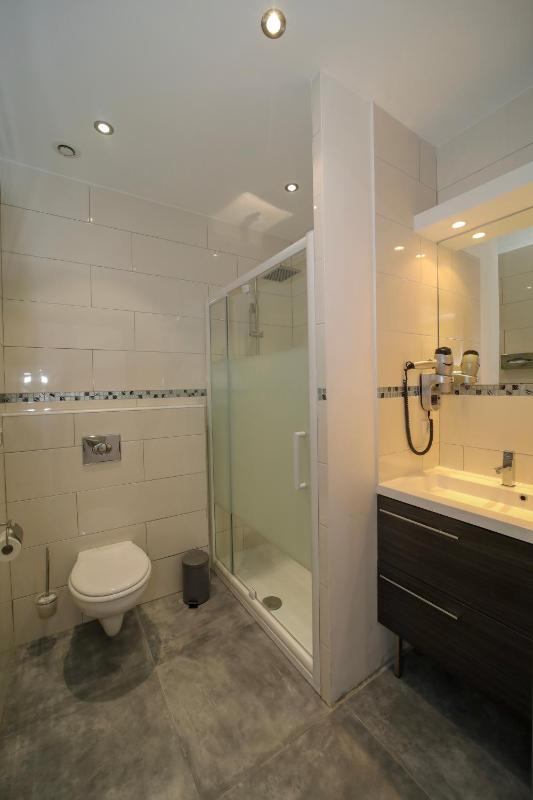301 Family Room 1 image 3