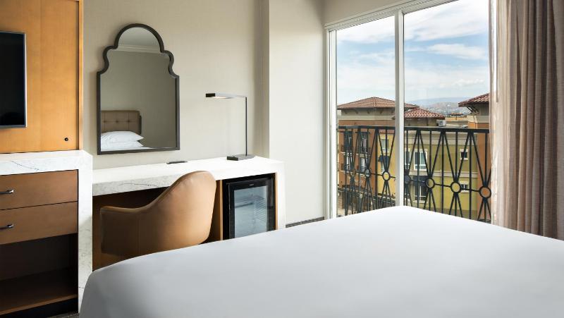 King Room image 4