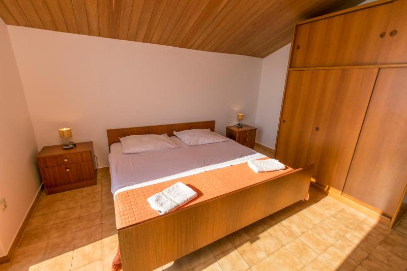 One-Bedroom Apartment image 4