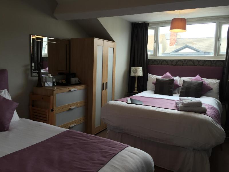 Double or Twin Room image 2
