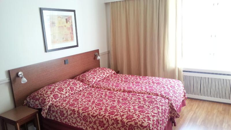 Standard Twin Room image 2