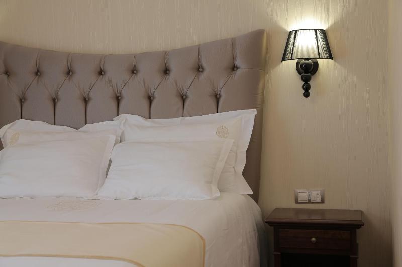 Double Room with Garden View image 4