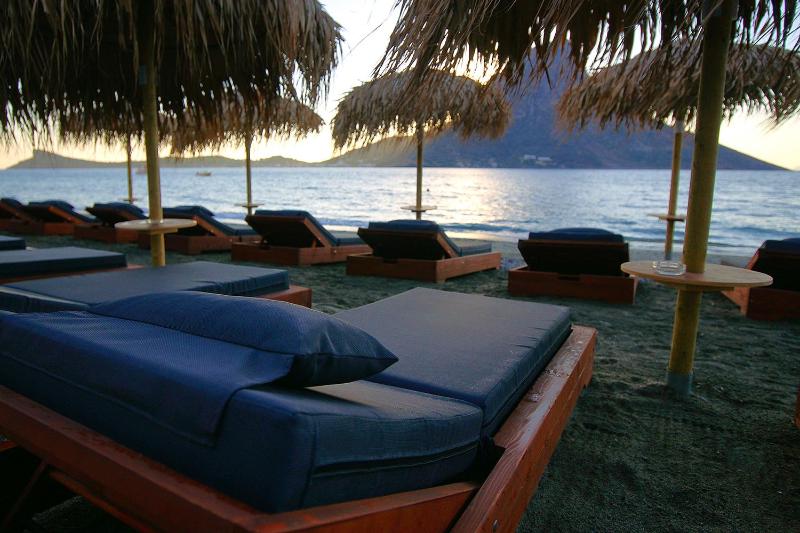 Double Room with Sea View image 4
