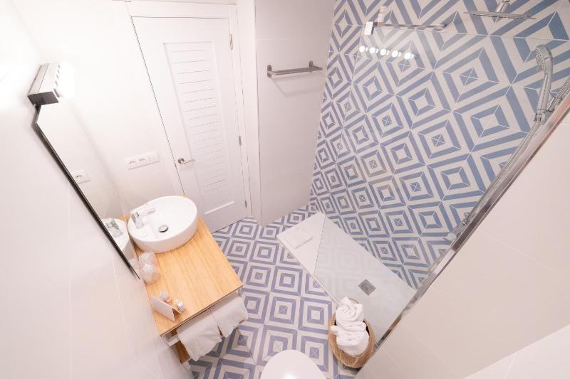 Double Room image 2