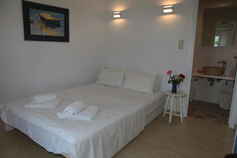 Budget Double Room with Garden View image 2