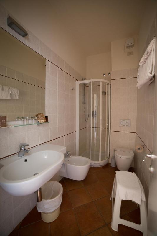Triple Room with Balcony and Sea View image 3