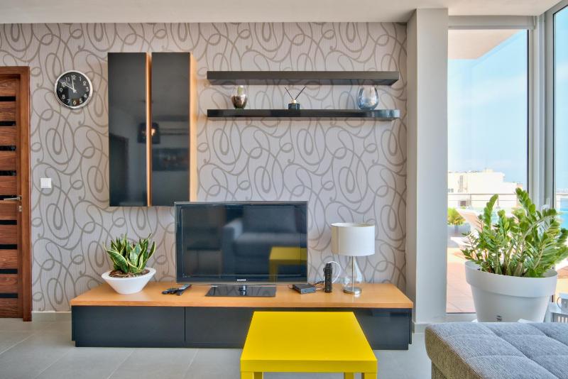 Magnificent Seafront 2-bedroom Sliema penthouse - image 12