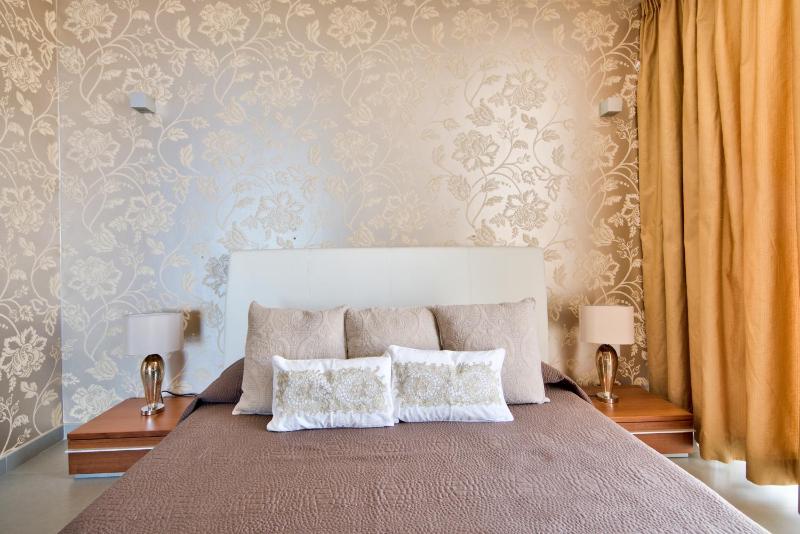Magnificent Seafront 2-bedroom Sliema penthouse - image 4