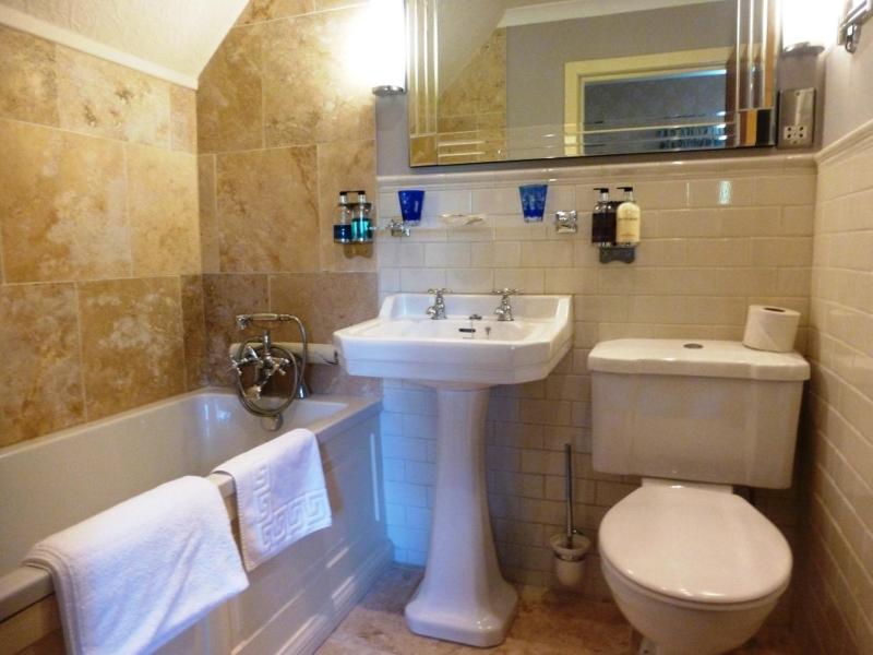Family Room (2 Adults + 2 Children) image 3