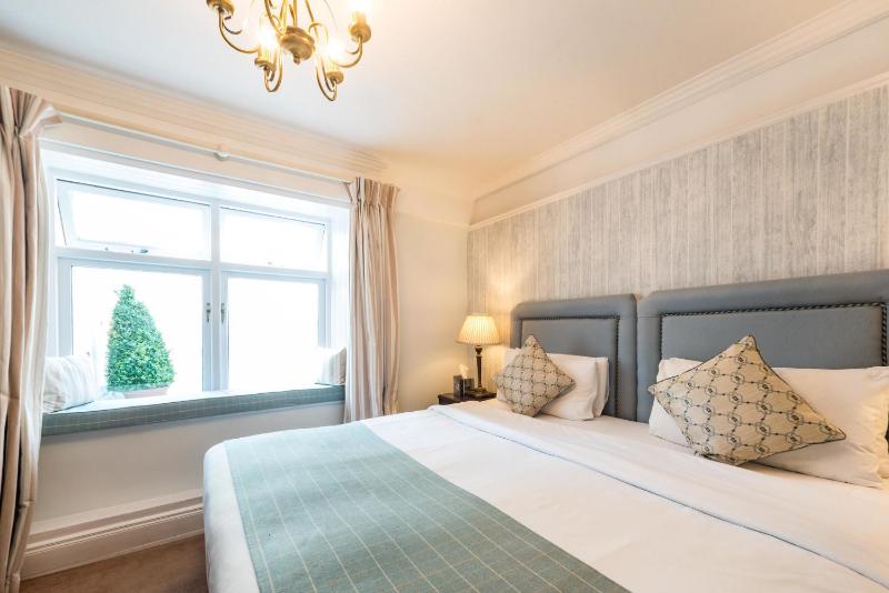 Deluxe Twin Room image 1