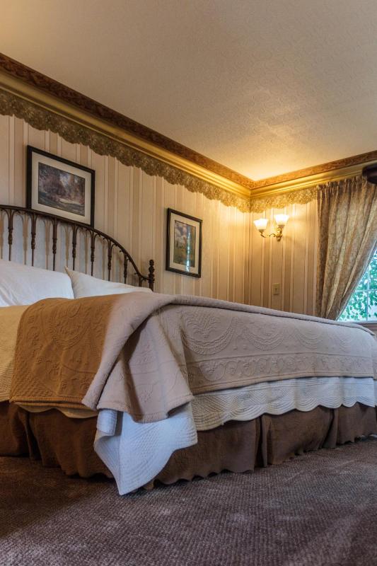 King Room image 4