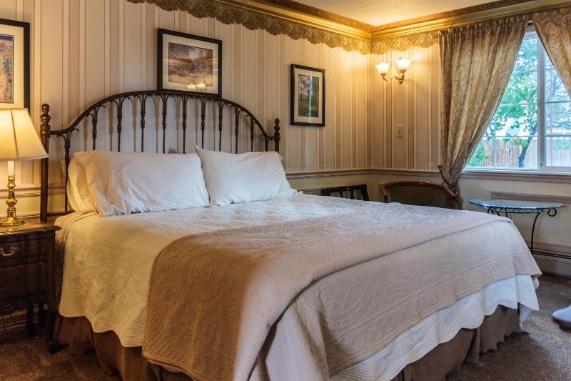 King Room image 3
