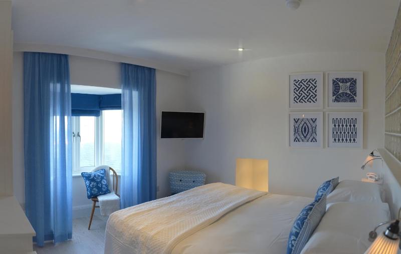 Small Double Room with Harbour View image 2