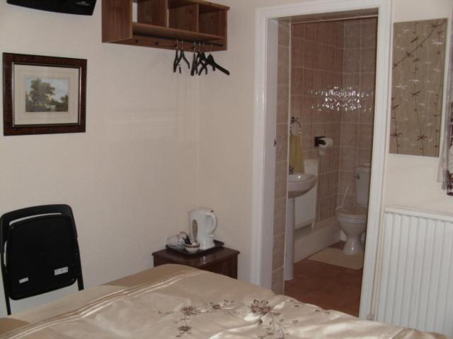 Double Room with Private Bathroom image 4