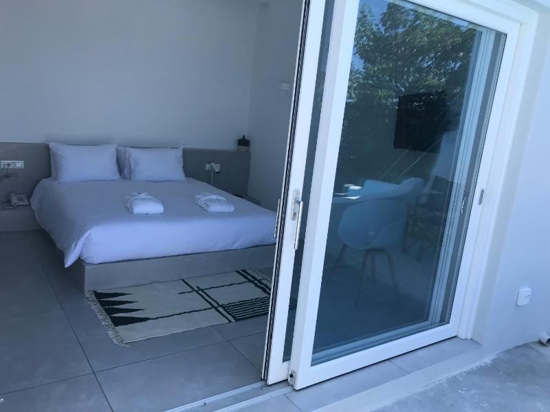 Suite Poolside with Caldera View image 4