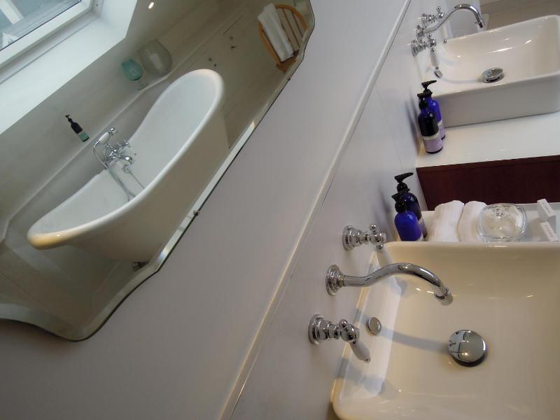 Suite with Harbour View - Attic image 4