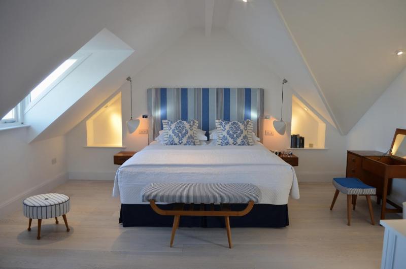 Suite with Harbour View - Attic image 3