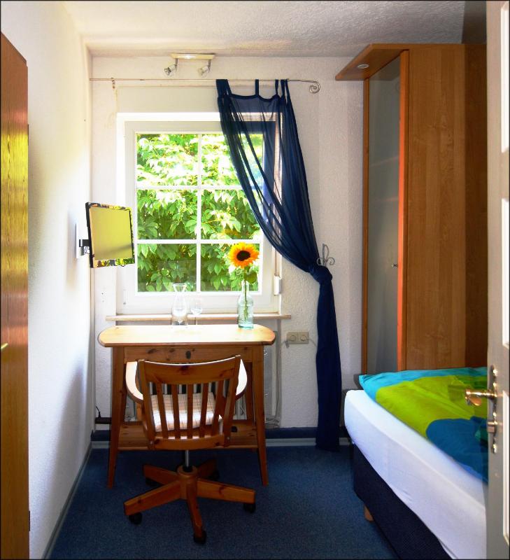 Single Room image 4