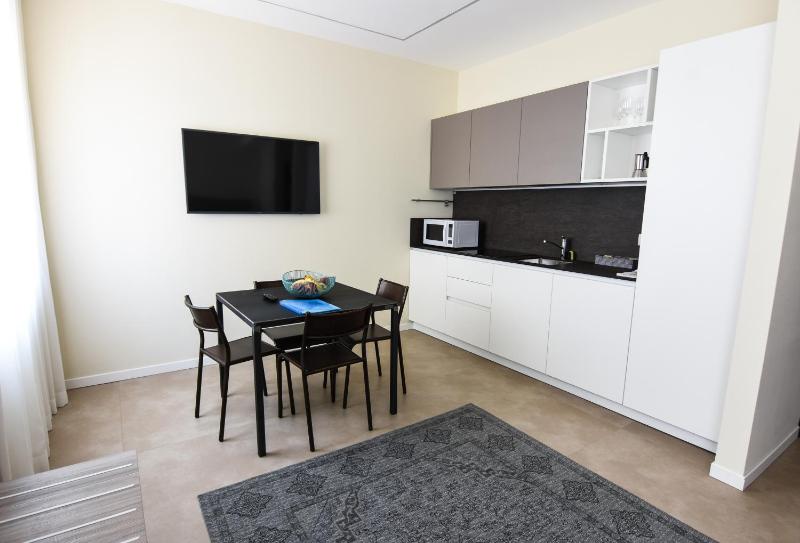 Deluxe Apartment image 2