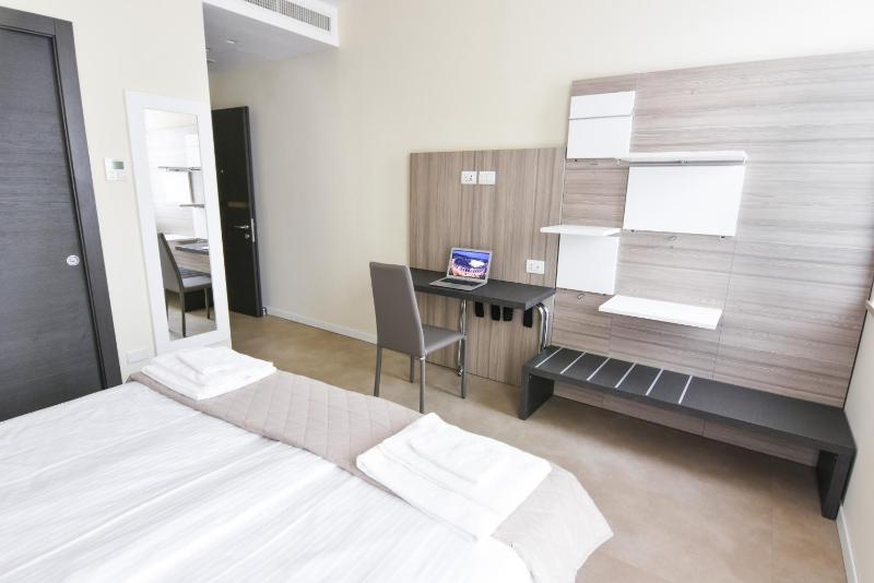 3 Amici Suites - image 2