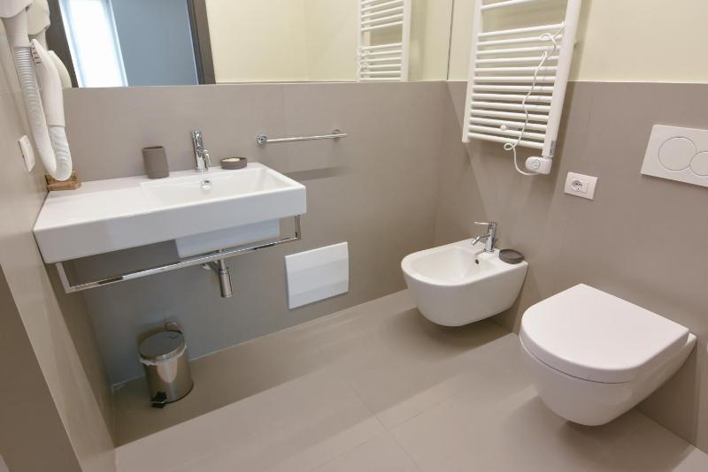 3 Amici Suites - image 6
