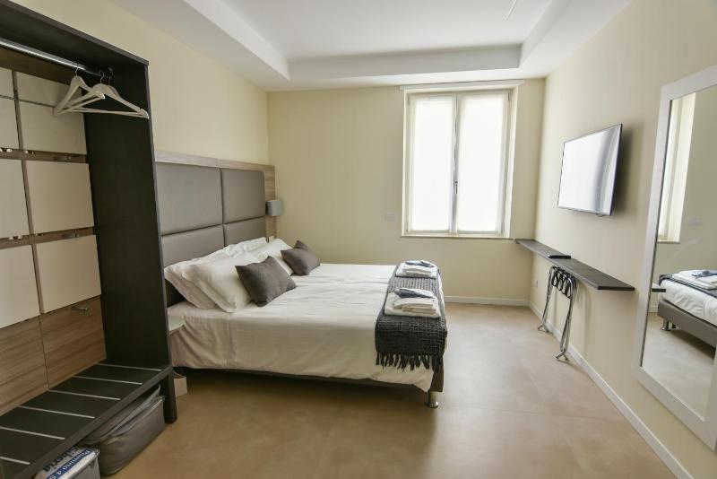 3 Amici Suites - image 3