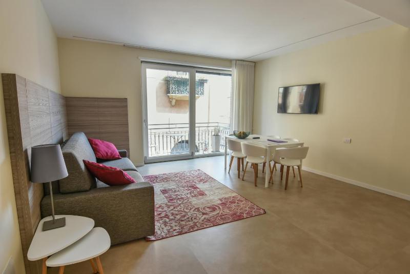 Deluxe Apartment with Balcony image 3