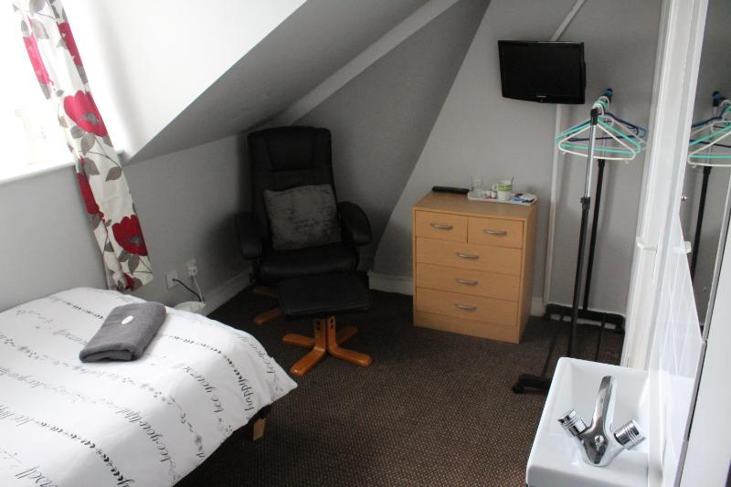 Single Room - En Suite image 3