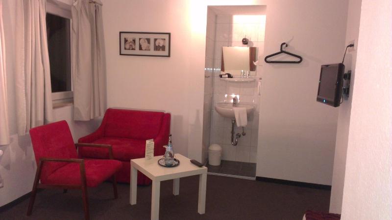 BASIC Double Room with shared WC on the floor image 2