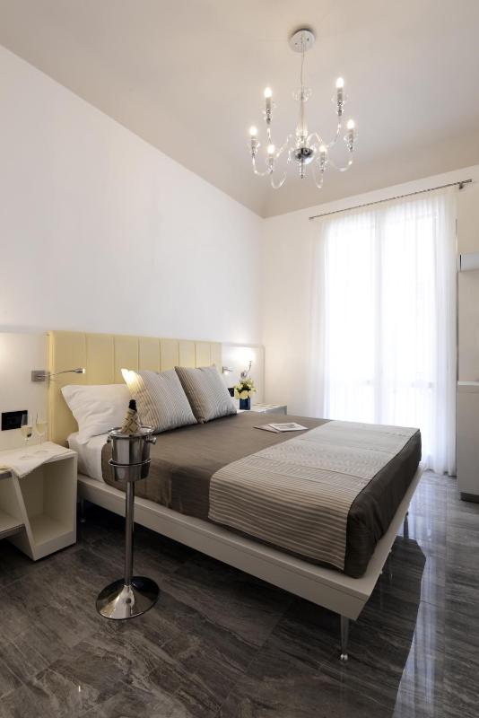 Classic Double Room with Internal View image 2