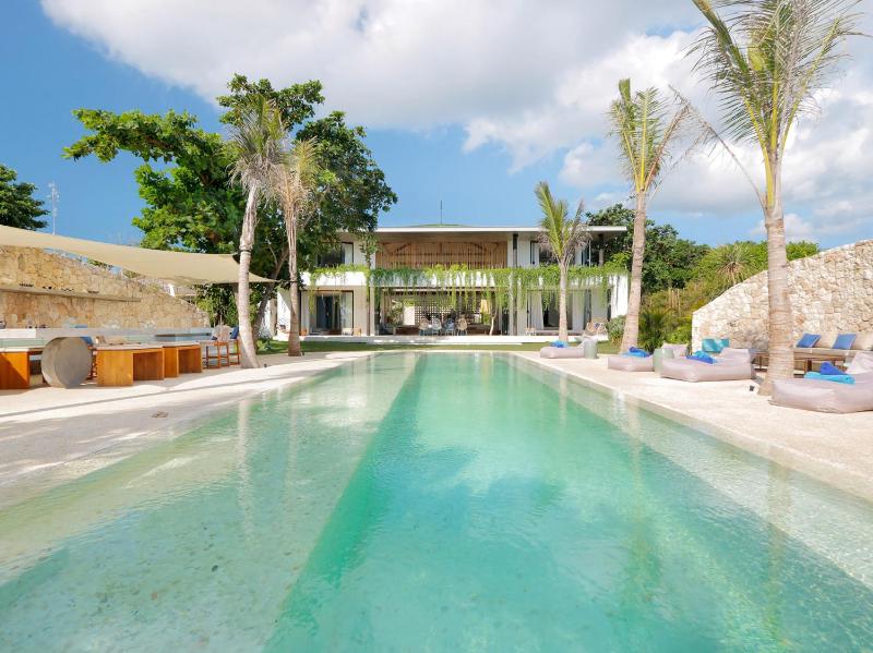 Villa Seascape by Elite Havens - image 1