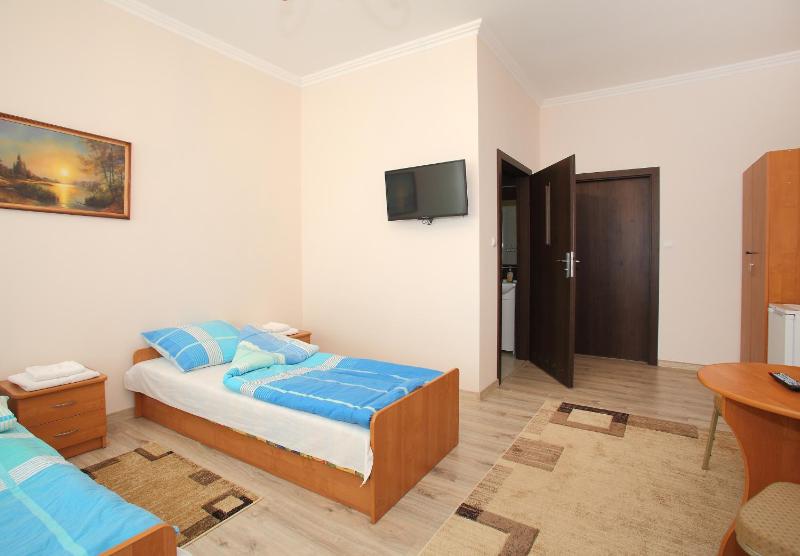 Quadruple Room - Non-Smoking image 1