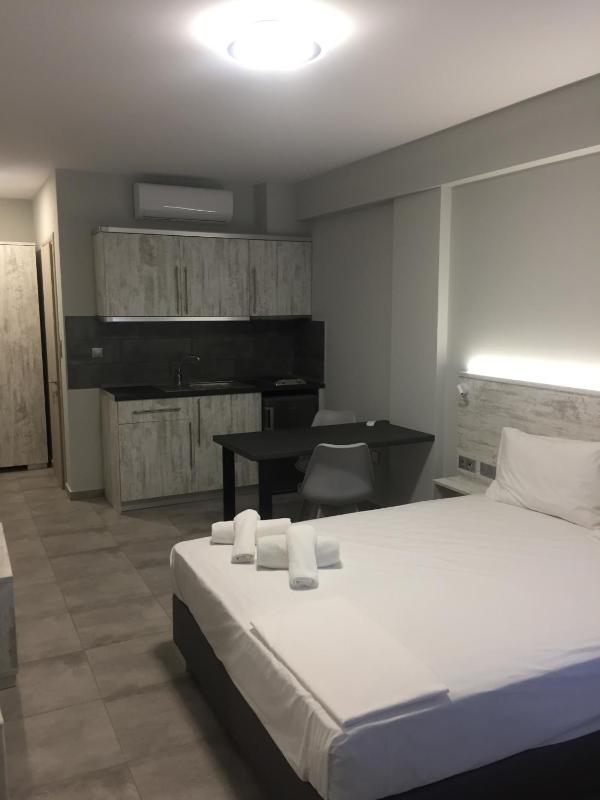Studio Apartment image 3