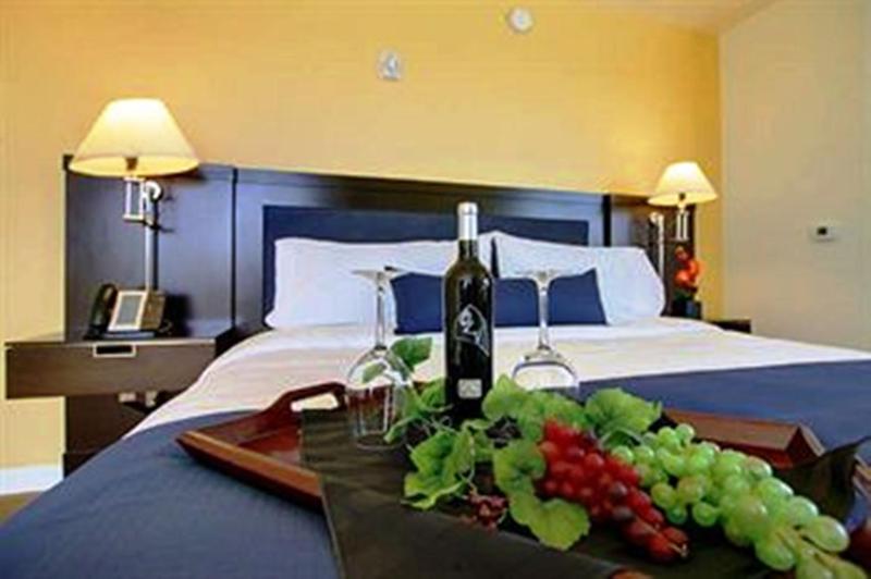 Superior King Suite image 4