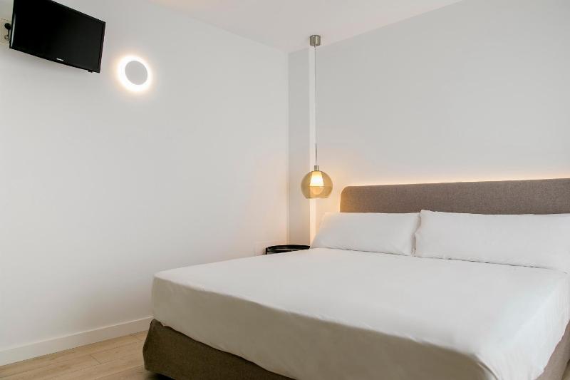 One-Bedroom Apartment image 4