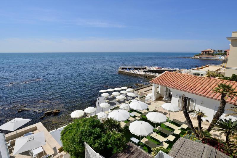 Superior Double Room with Sea View image 3