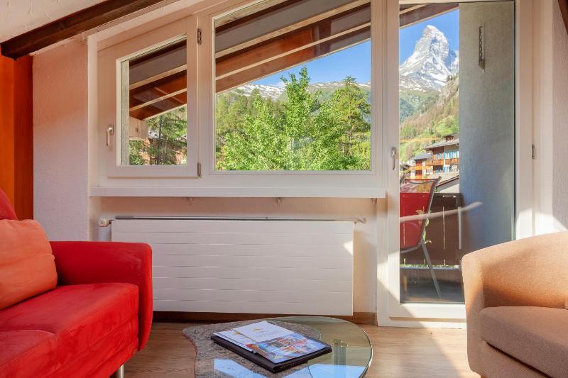 Deluxe Double Room with Matterhorn View image 3